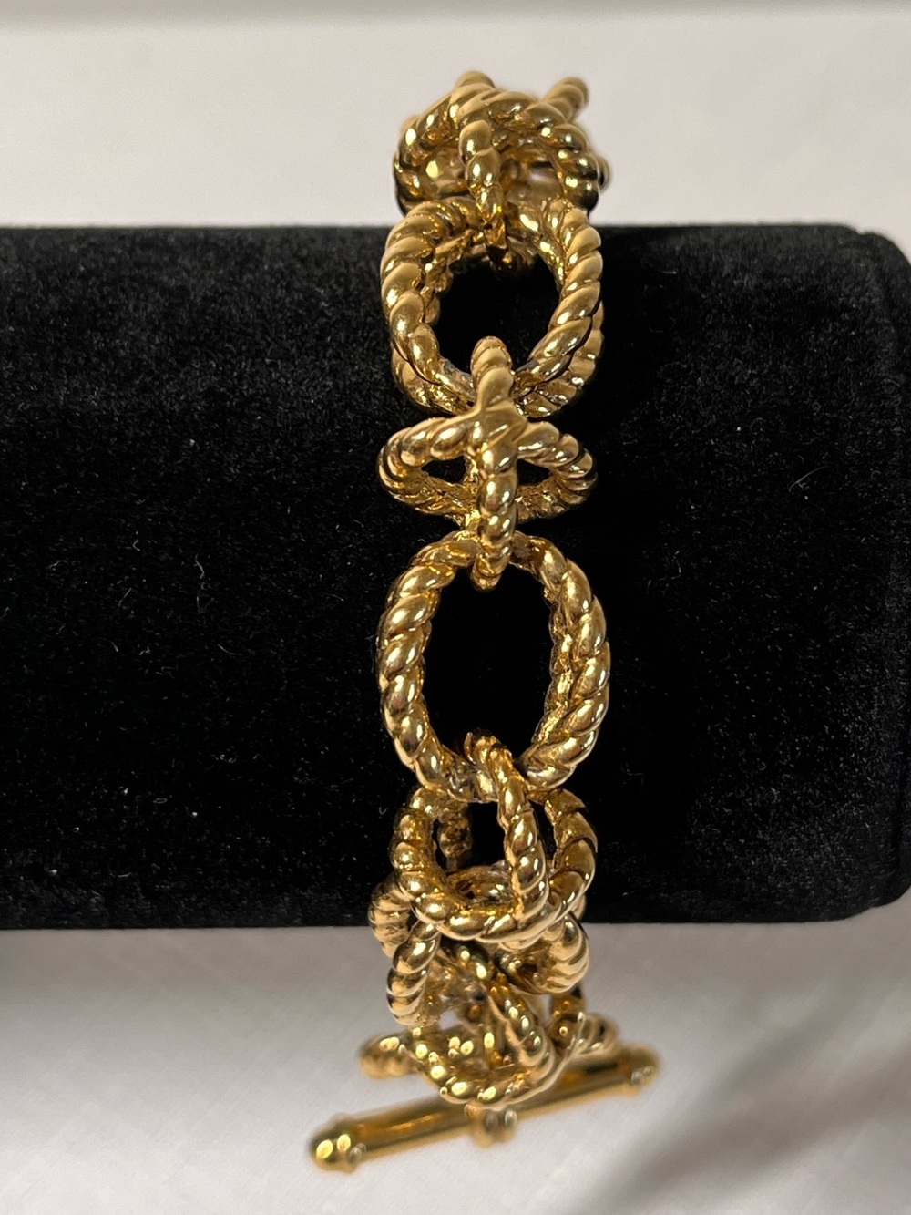 Vintage yellow Gold-tone Rope Oval & Circle Link Toggle Bracelet
Unique